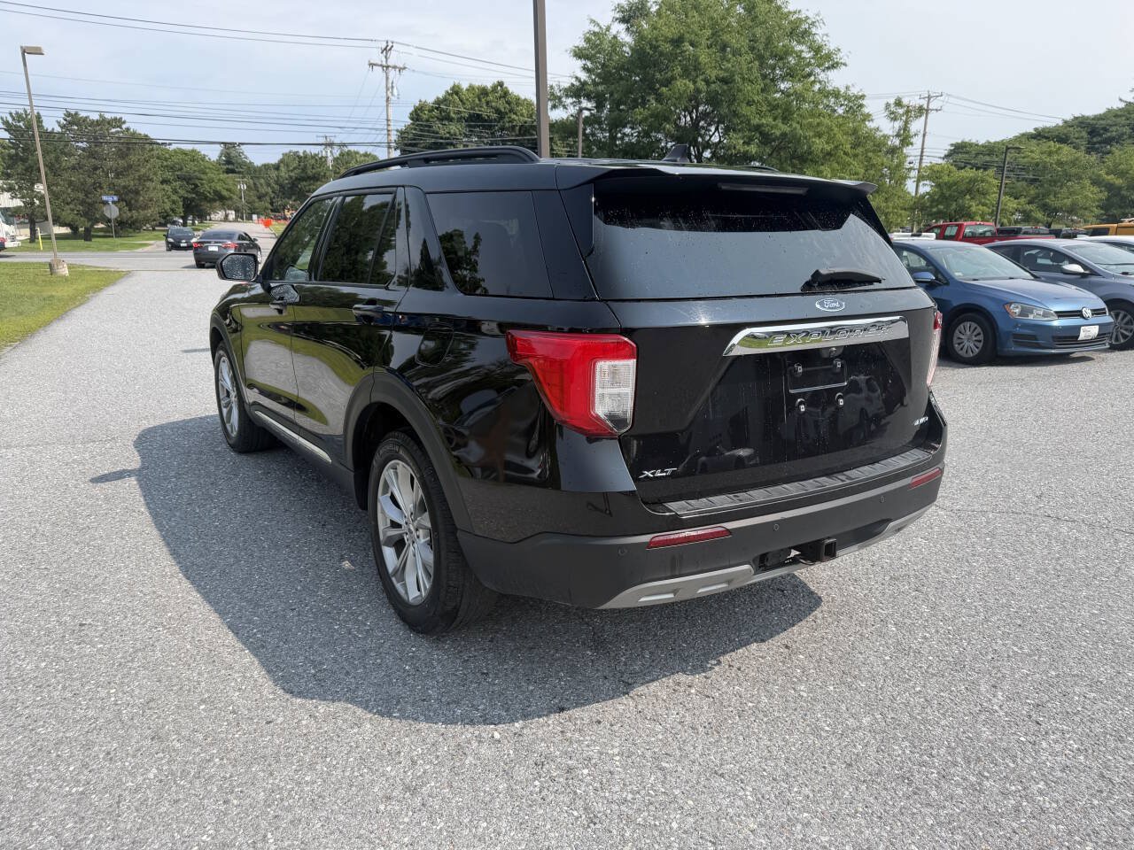Used 2021 Ford Explorer XLT w/ Equipment Group 202A AWD/4WD image 3