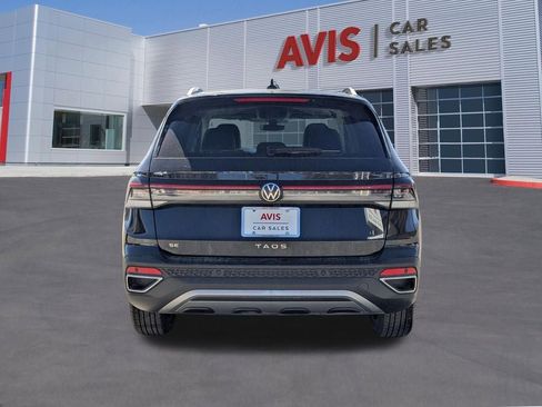 Used 2025 Volkswagen Taos SE image 5