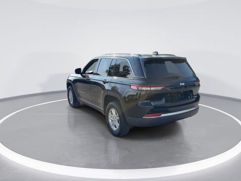 Used 2025 Jeep Grand Cherokee Laredo w/ Luxury Tech Group I RWD image 7