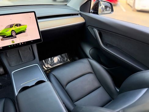 Used 2022 Tesla Model Y Long Range image 41