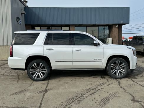 Used 2019 GMC Yukon Denali w/ Denali Ultimate Package image 2
