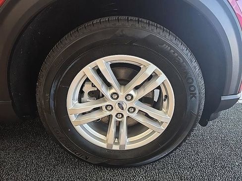 Used 2023 Ford Explorer XLT w/ Equipment Group 202A AWD/4WD image 38