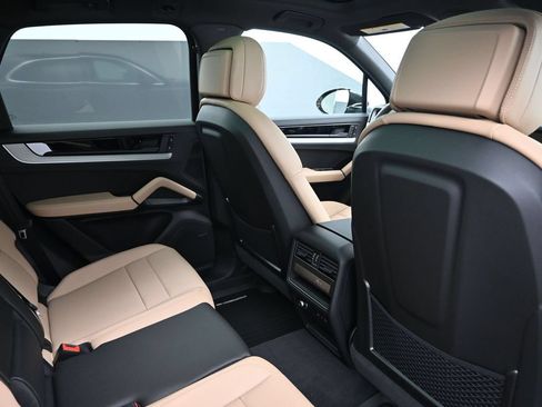 Certified 2026 Porsche Cayenne AWD/4WD image 7