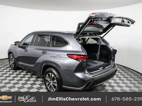 Used 2020 Toyota Highlander XLE image 35