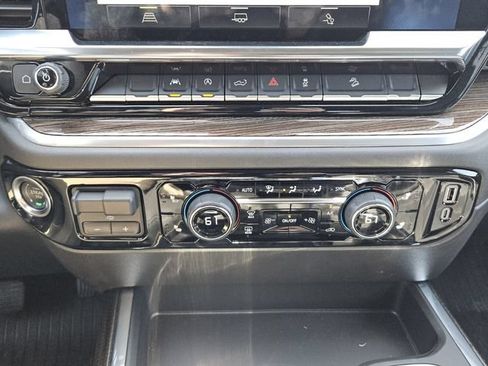 Used 2025 Chevrolet Silverado 1500 LT Trail Boss w/ Convenience Package II AWD/4WD image 19