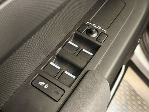 Used 2023 Land Rover Defender 110 AWD/4WD image 19