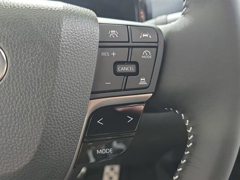 Used 2025 Toyota Camry SE image 18