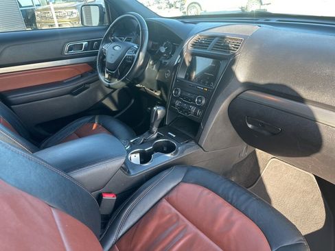 Used 2019 Ford Explorer XLT w/ Equipment Group 202A AWD/4WD image 33