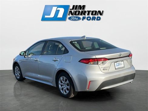 Used 2022 Toyota Corolla LE image 5
