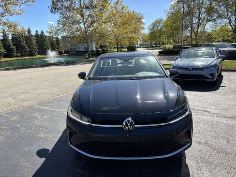 New 2026 Volkswagen Jetta SE image 2