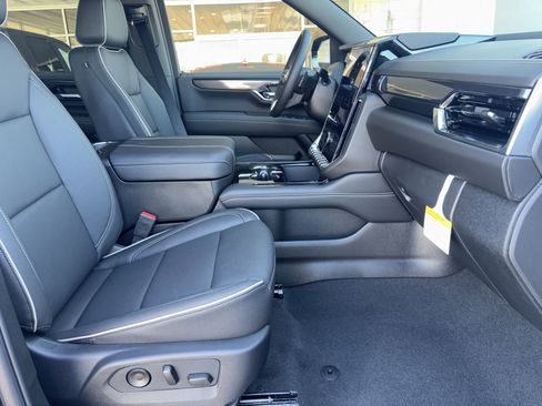 New 2026 GMC Yukon XL Elevation w/ LPO, Floor Liner Package image 17