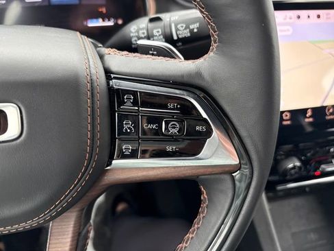 Used 2023 Jeep Grand Cherokee Summit w/ Luxury Tech Group V image 14