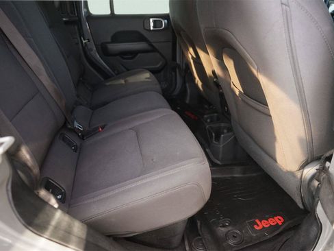 Used 2020 Jeep Gladiator Overland AWD/4WD image 15