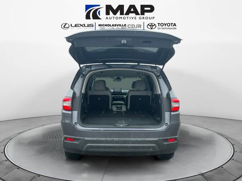 Used 2023 Honda Pilot LX image 17