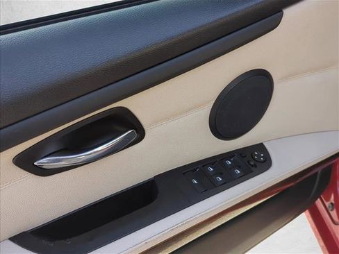 Used 2012 BMW 335i Convertible image 10