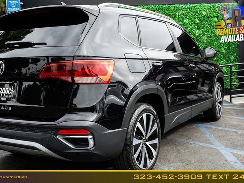 Used 2023 Volkswagen Taos SE w/ Panoramic Sunroof Package FWD image 7