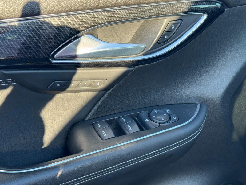Used 2023 Buick Envision Essence w/ Sport Touring Package AWD/4WD image 17