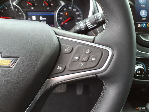 Used 2023 Chevrolet Equinox Premier image 19