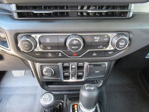 Used 2025 Jeep Wrangler Sport S image 23