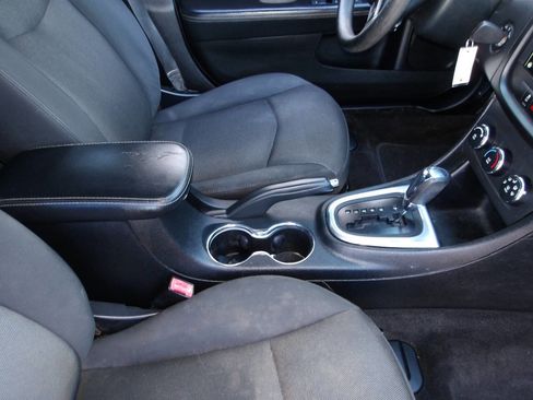 Used 2013 Dodge Avenger SE FWD image 16