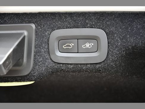 Used 2018 Volvo S90 T5 Momentum w/ Convenience Package FWD image 26