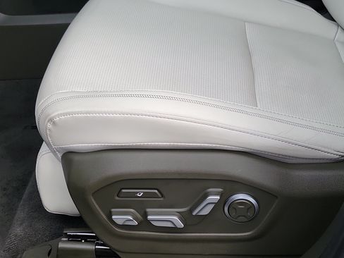 Used 2025 Hyundai Santa Fe Calligraphy AWD/4WD image 17