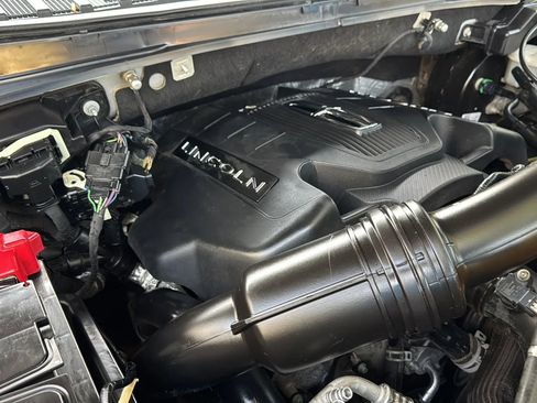 Used 2018 Lincoln Navigator Premiere AWD/4WD image 54
