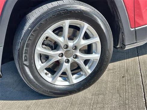 Used 2016 Jeep Cherokee Latitude w/ Comfort & Sound Group image 9