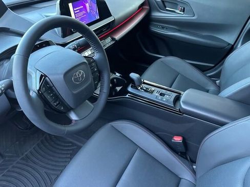 Used 2025 Toyota Prius Plug-In Hybrid image 7