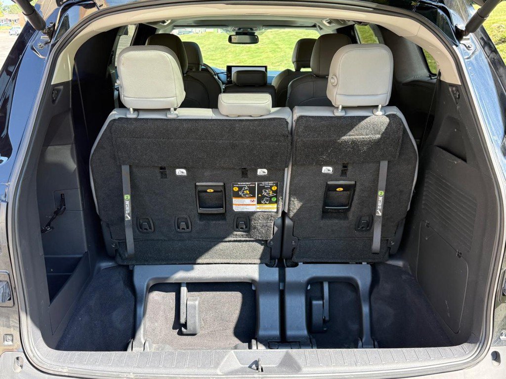 Certified 2026 Toyota Sienna XLE FWD image 4