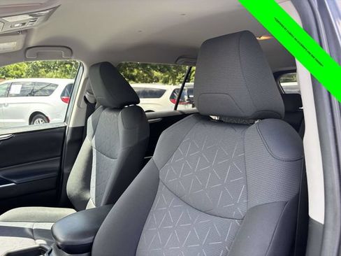 Used 2020 Toyota RAV4 XLE AWD/4WD image 6