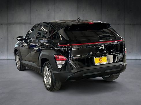 Used 2025 Hyundai Kona SE FWD image 3