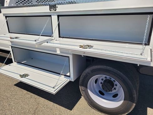 New 2025 Ford F550 4x4 SuperCab Super Duty image 18