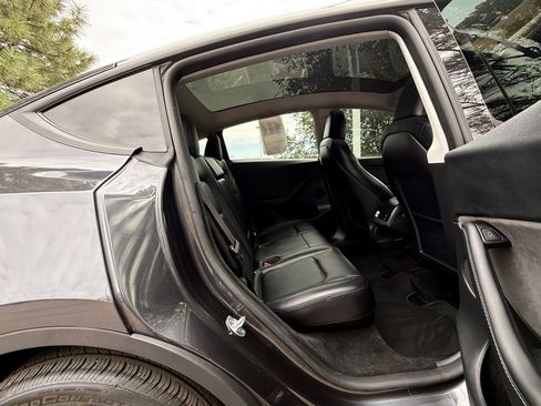 Used 2024 Tesla Model Y Long Range image 25