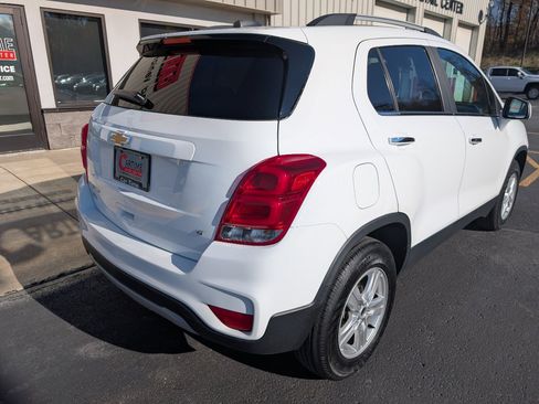 Used 2020 Chevrolet Trax LT w/ LT Convenience Package image 8