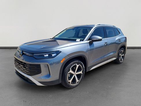 Certified 2025 Volkswagen Tiguan SE FWD image 1