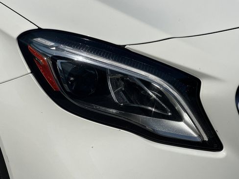 Used 2018 Mercedes-Benz GLA 250 4MATIC image 10