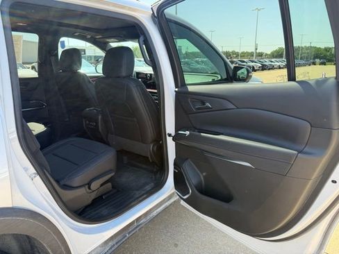 Used 2025 Chevrolet Traverse Z71 w/ Enhanced Driving Package AWD/4WD image 20