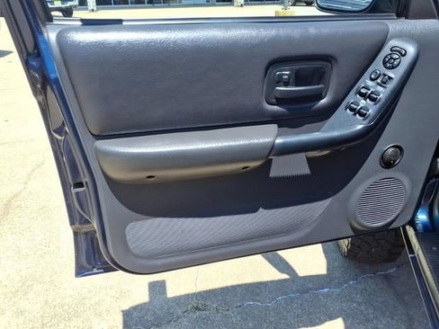 Used 2001 Jeep Cherokee Sport AWD/4WD image 17