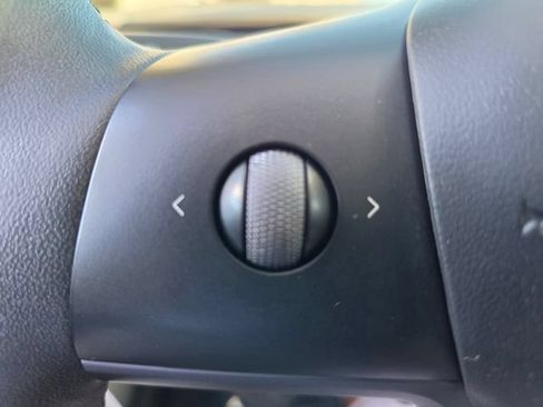 Used 2023 Tesla Model Y 2WD image 36