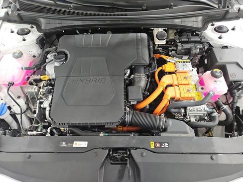 Certified 2025 Hyundai Elantra Hybrid FWD image 22