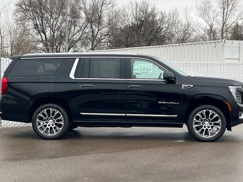 New 2026 GMC Yukon XL Denali w/ Denali Reserve Package image 3