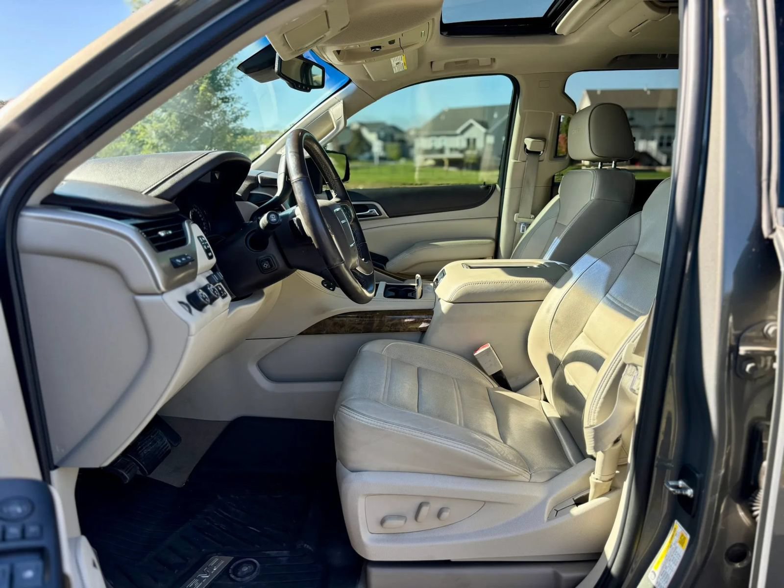 Used 2017 GMC Yukon Denali w/ Open Road Package AWD/4WD image 13