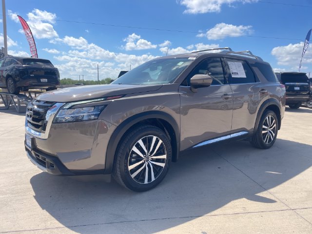 Used 2024 Nissan Pathfinder Platinum w/ Cargo Package AWD/4WD image 1