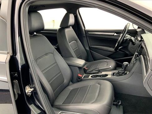 Used 2022 Volkswagen Passat 2.0T R-Line image 7