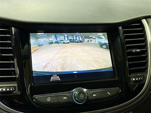 Used 2022 Chevrolet Trax LT w/ LT Convenience Package image 15