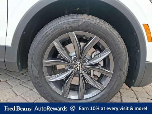 Certified 2023 Volkswagen Tiguan SE w/ Panoramic Sunroof Package AWD/4WD image 11