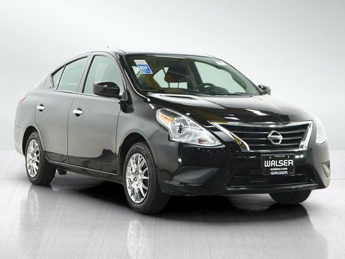 Used 2019 Nissan Versa SV FWD image 7