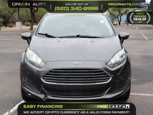 Used 2017 Ford Fiesta SE image 2