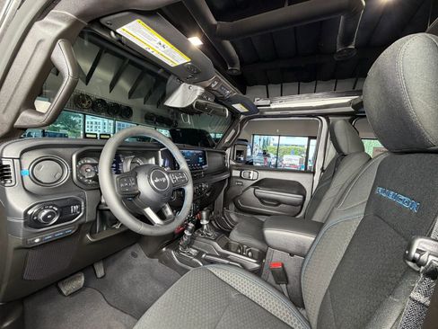 Used 2025 Jeep Wrangler Unlimited Rubicon 4xe w/ Convenience Group image 20